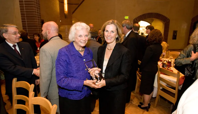 Rebecca Love Kourlis presenting Sandra Day O’Connor an award.
