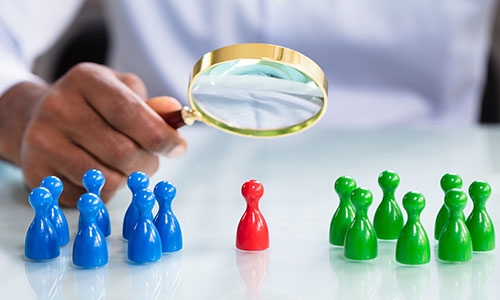 magnifying glass over colored figures