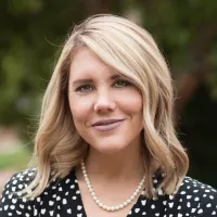 Jonna Perlinger Headshot