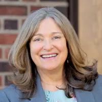 Janet Drobinske Headshot