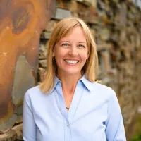 Nikole Nelson Headshot