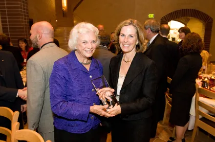 Rebecca Love Kourlis presenting Sandra Day O’Connor an award.
